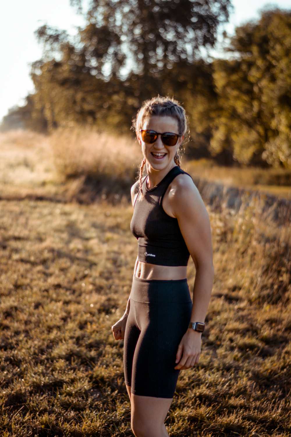 Kristýna Stupková fitness trenérka - smích při západu slunce2
